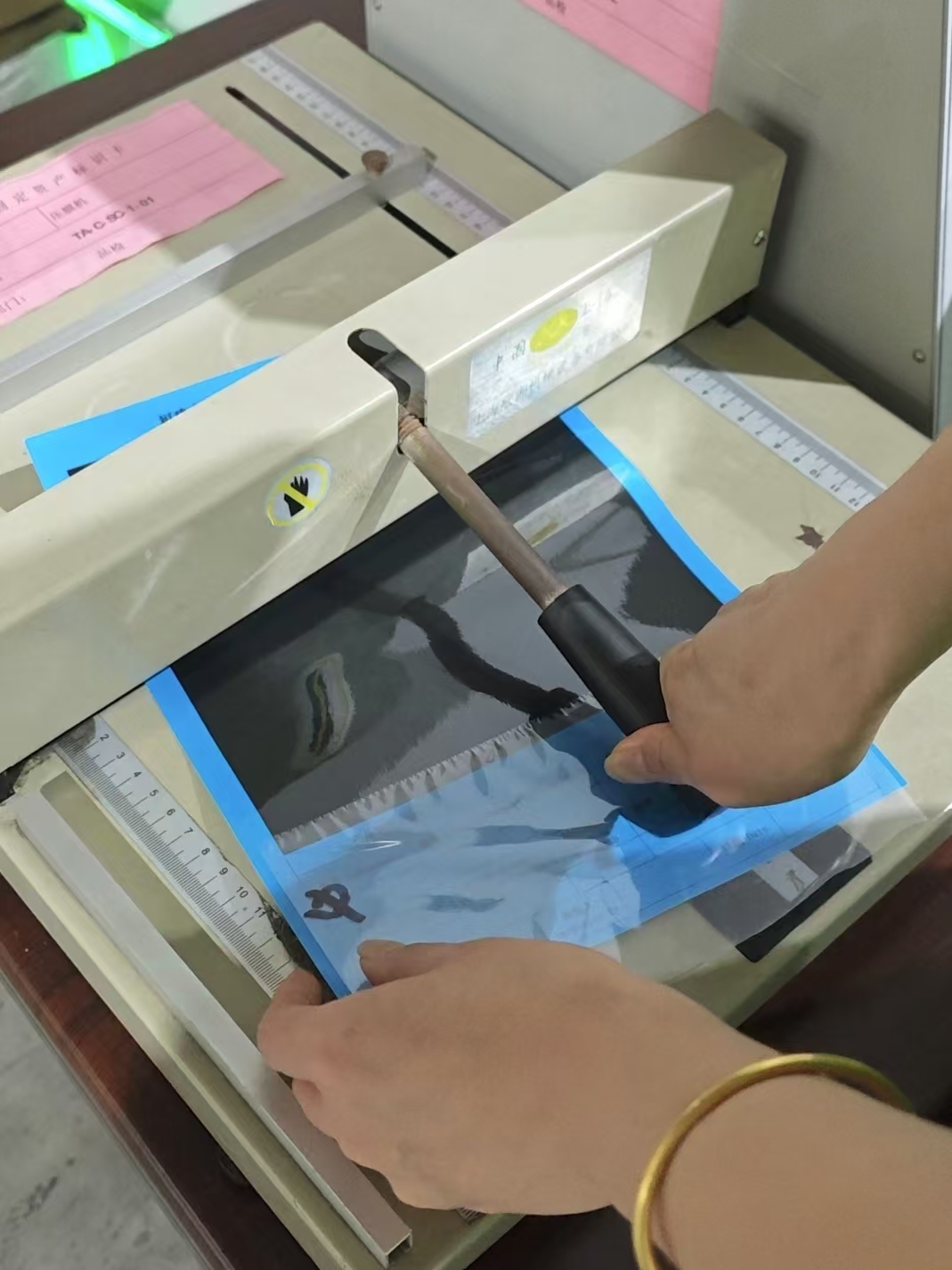 El proceso de inspección de la película de laminación térmica es un medio importante para garantizar la garantía y estabilidad de la calidad.